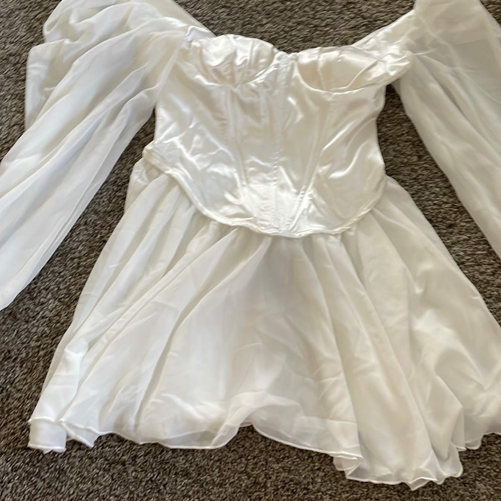 White corset dress off the shoulder, never worn